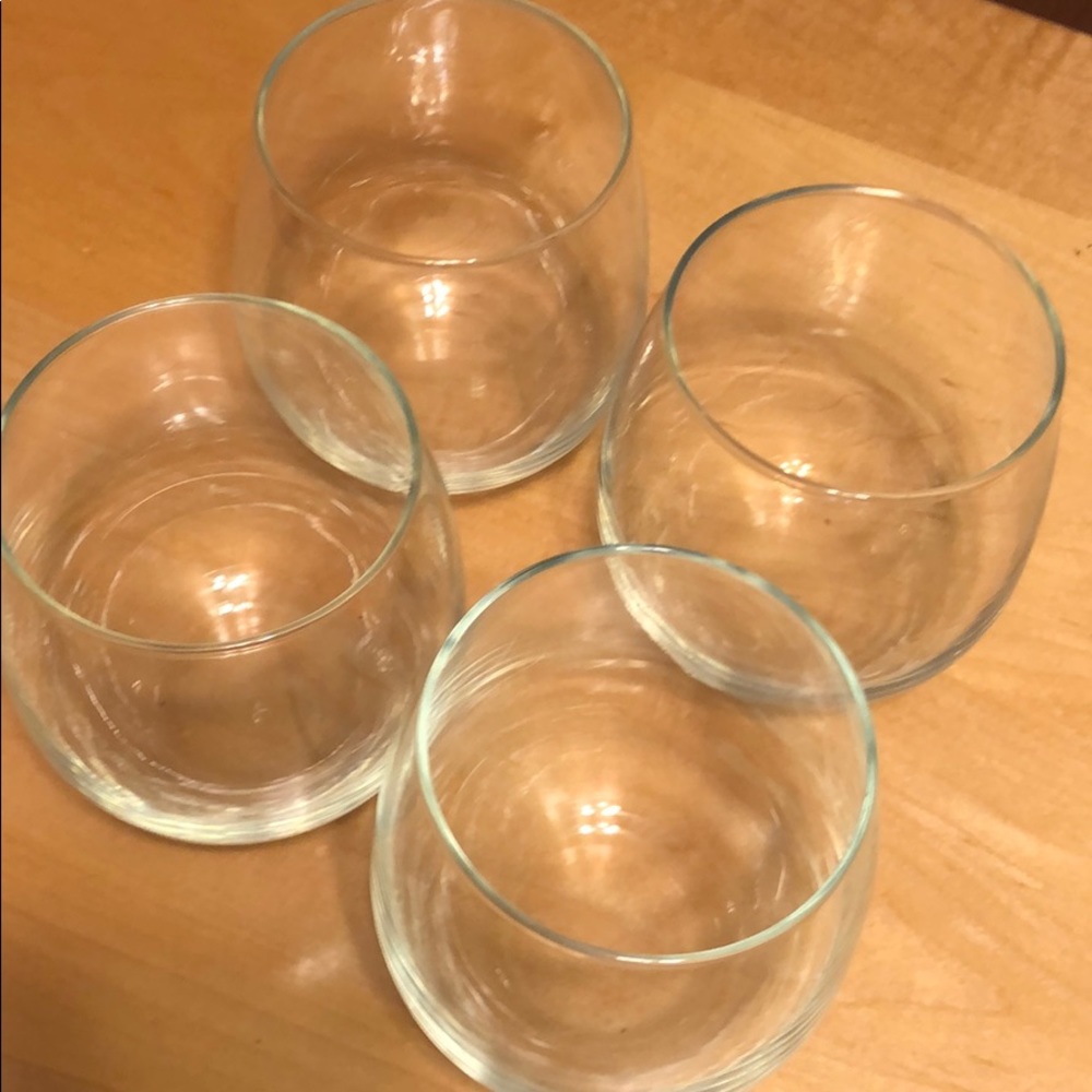 Stemless wine glasses